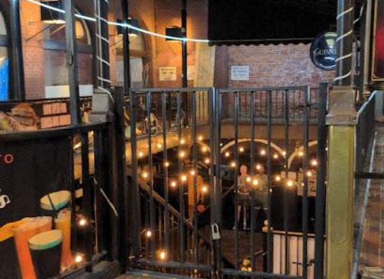 california/glendale/attraction/casey-s-irish-pub
