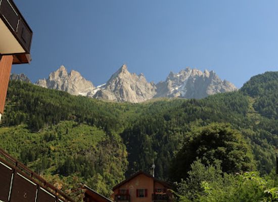 france/chamonix-mont-blanc/attraction/place-du-poilu