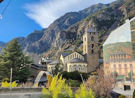 andorra/arinsal/attraction/placa-del-poble-1-d