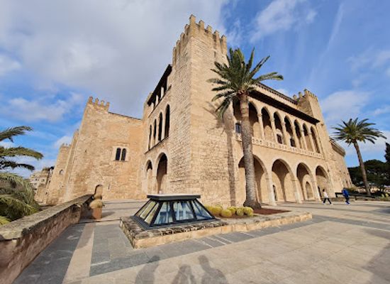 spain/mallorca/attraction/royal-palace-of-la-almudaina
