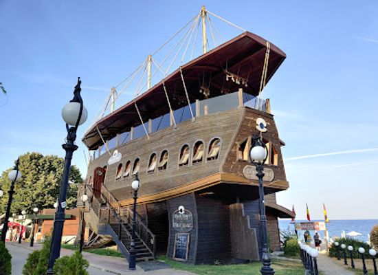 bulgaria/central-southern-bulgaria/attraction/golden-dreams-boat