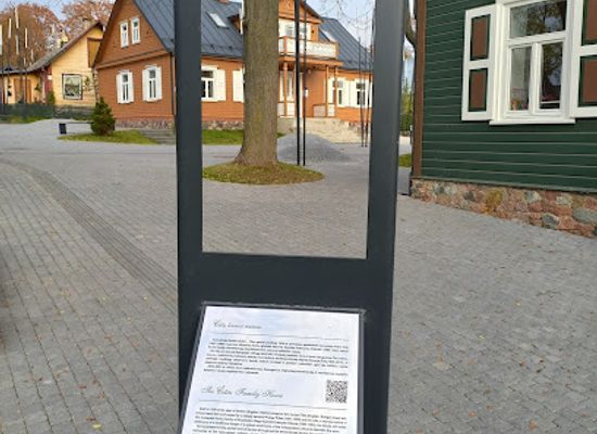 lithuania/anyksciai-treetop-walking-path/attraction/cizu-seimos-namas