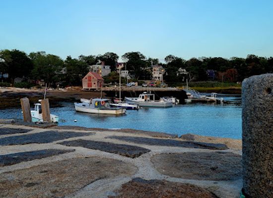 massachusetts/gloucester/attraction/public-landing-city-of-gloucester-lanes-cove