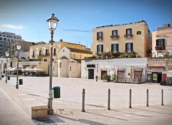italy/bari/attraction/piazza-del-ferrarese
