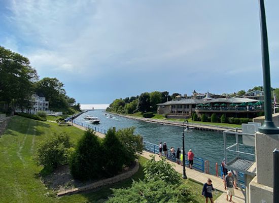 michigan/charlevoix/attraction/bridge-park