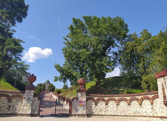 hungary/mecsek/attraction/zsolnay-mausoleum
