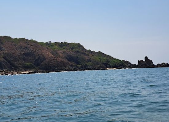 india/western-ghats/attraction/tarkarli-rock-beach
