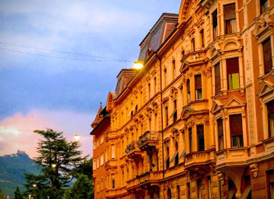 italy/alto-adige/attraction/sparkassenstrasse