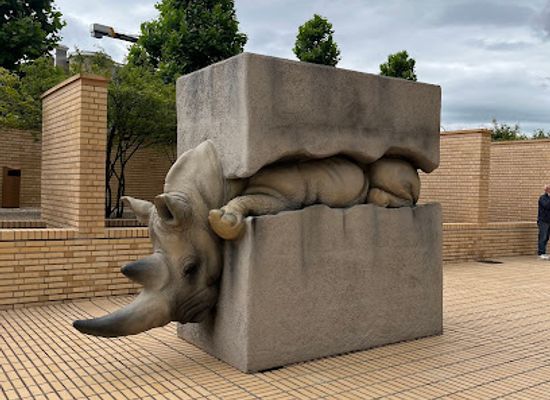 liechtenstein/furstensteig/attraction/rhino-sculpture