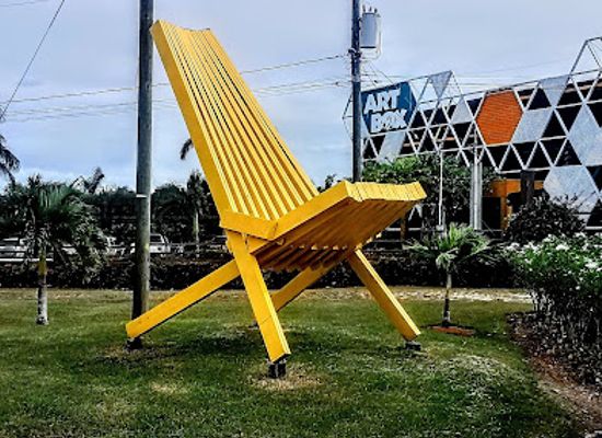 belize/vaca-plateau/attraction/belize-pride-clam-chair-sculpture