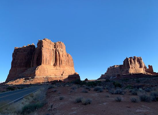 utah/arches-national-park/attraction/courthouse-towers