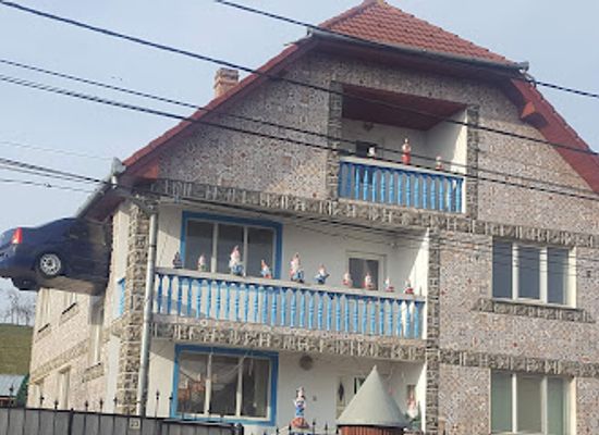 romania/alba/attraction/dacia-logan-house