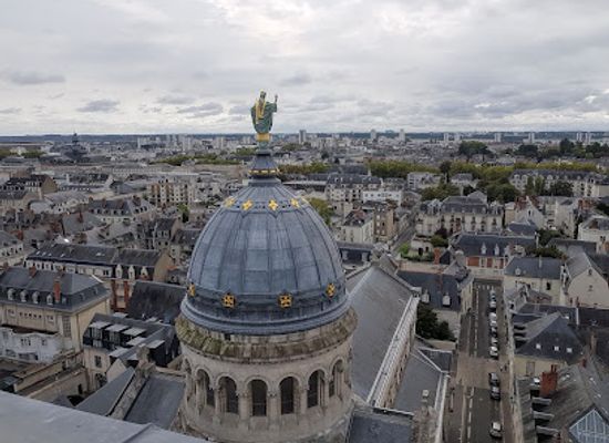 france/tours/attraction/collegiale-saint-martin-et-tour-charlemagne