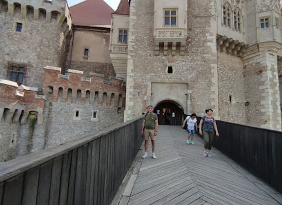 romania/hunedoara/attraction/the-knight-s-hall