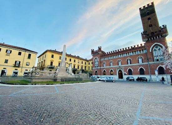 italy/monferrato/attraction/piazza-roma