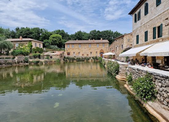 italy/val-d-orcia/attraction/piazza-delle-sorgenti