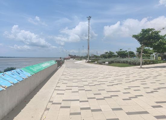 colombia/barranquilla/altos-de-riomar/attraction/malecon-puerta-de-oro