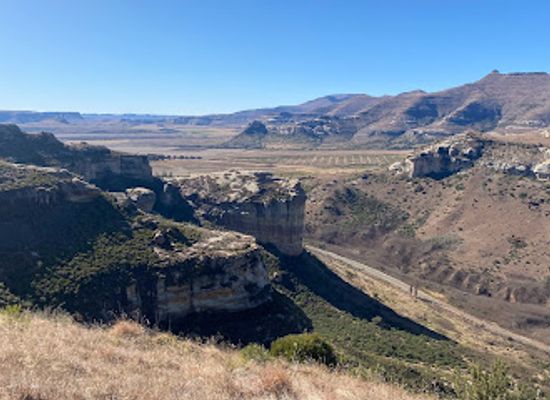 south-africa/drakensberg/attraction/titanic-rock