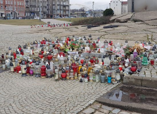 poland/pomerania/attraction/monument-to-the-fallen-shipyard-workers-of-1970