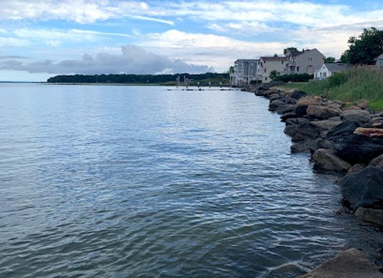 rhode-island/east-greenwich/attraction/sandy-point-beach