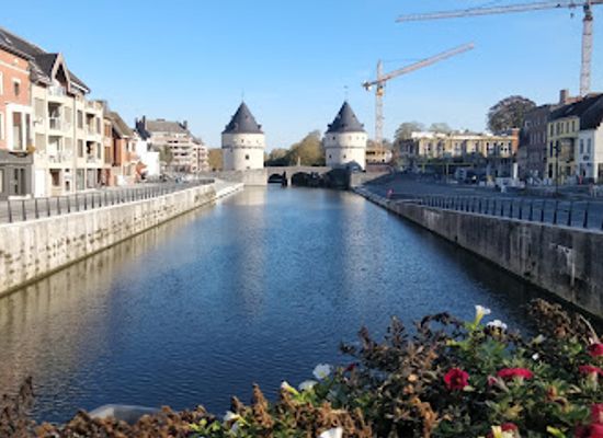 belgium/kortrijk/attraction/banks-of-the-river-lys-diksmuidekaai