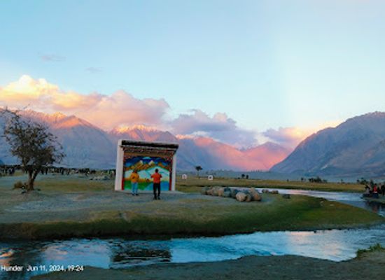 india/ladakh/attraction/hunder-camel-ride