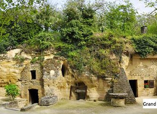 france/angers/attraction/rochemenier-village-troglodytique