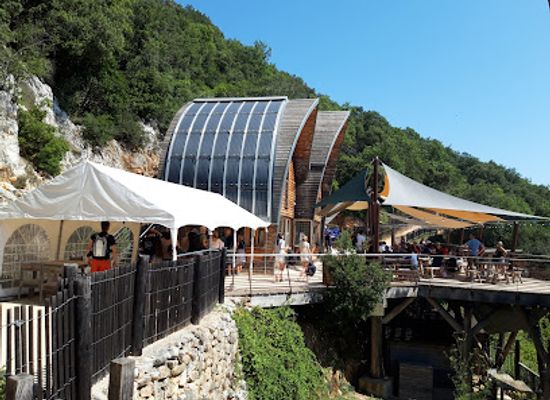 france/languedoc-coast/attraction/grotte-de-la-salamandre