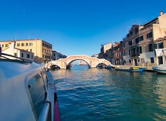 italy/venice/attraction/ponte-dei-tre-archi