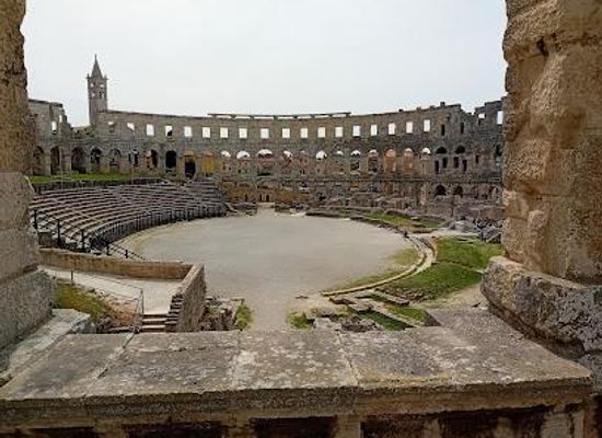 croatia/pula/attraction/roman-theater