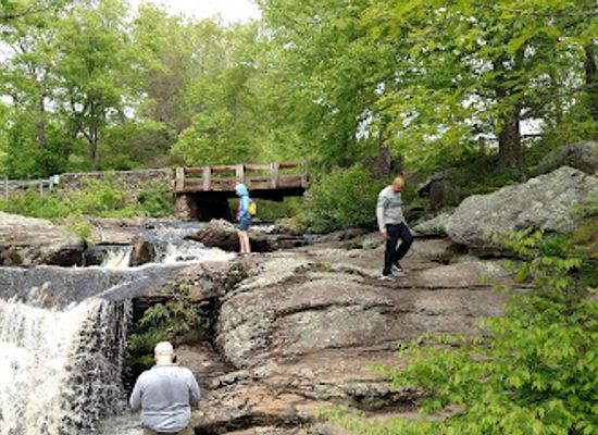 connecticut/central-connecticut/attraction/devil-s-hopyard-state-park
