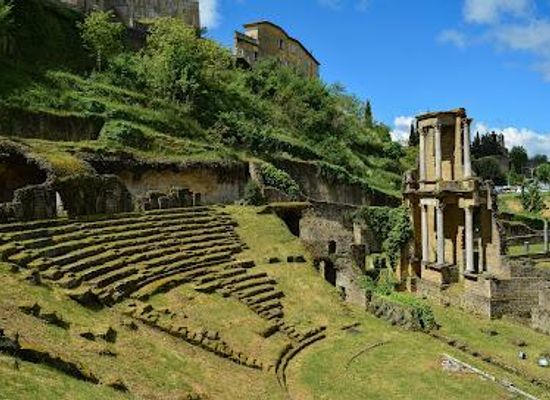 italy/tuscany/attraction/roman-theatre