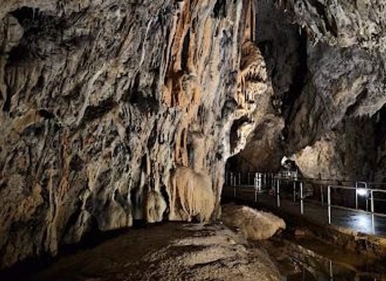 hungary/miskolc/attraction/baradla-aggtelek-cave-entrance