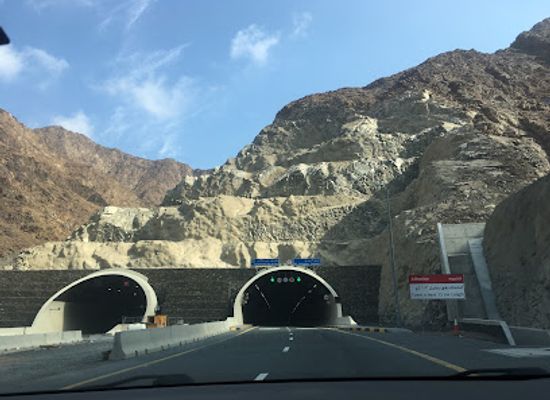 united-arab-emirates/gulf-of-oman-coast/attraction/al-raugh-tunnel-1-3km
