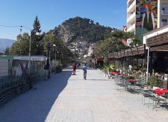 albania/berat/attraction/bulevardi-republika
