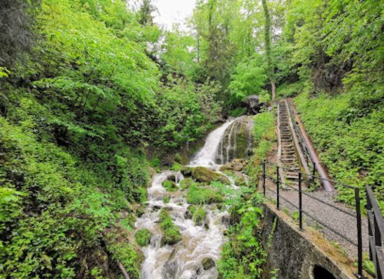 switzerland/zurich-lake/attraction/furtitobelweg-wasserfall
