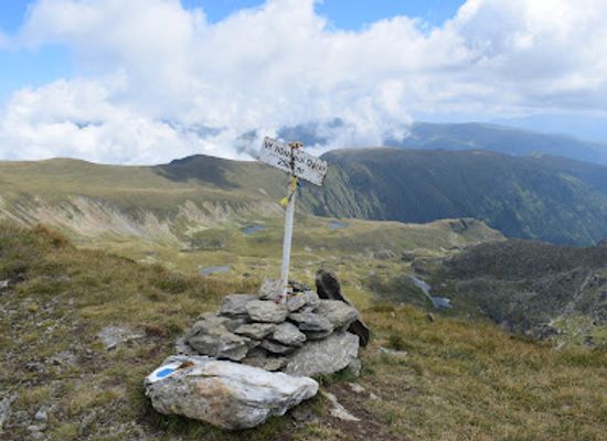 romania/fagaras-mountains/attraction/vf-hartopul-darei