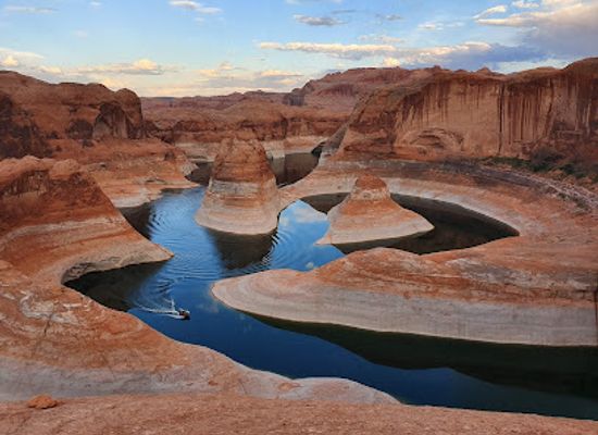 arizona/lake-powell/attraction/reflection-canyon