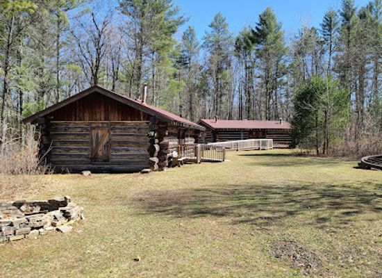 wisconsin/menominee-reservation/attraction/menominee-logging-camp-museum
