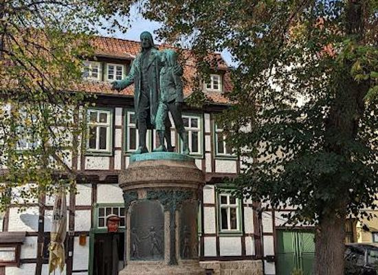 germany/harz-mountains/attraction/gutsmuths-denkmal