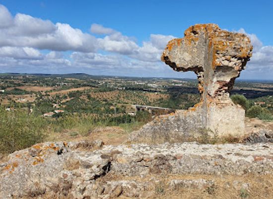 portugal/alentejo/attraction/castelo-de-montemor-o-novo
