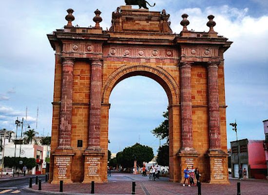 mexico/central-mexico/attraction/triumphal-arch-of-the-causeway-of-the-heroes