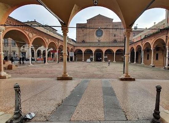 italy/bologna/attraction/basilica-di-santa-maria-dei-servi