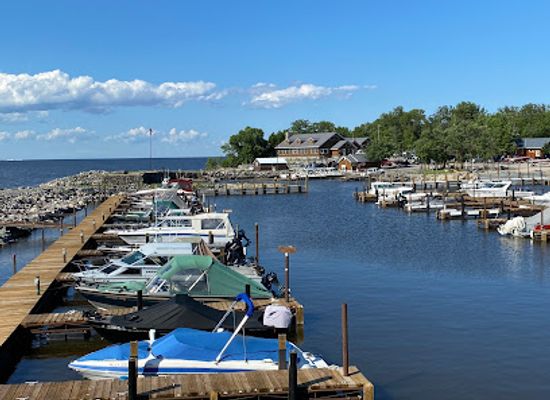 minnesota/lake-of-the-woods/attraction/arnesen-s-rocky-point-resort