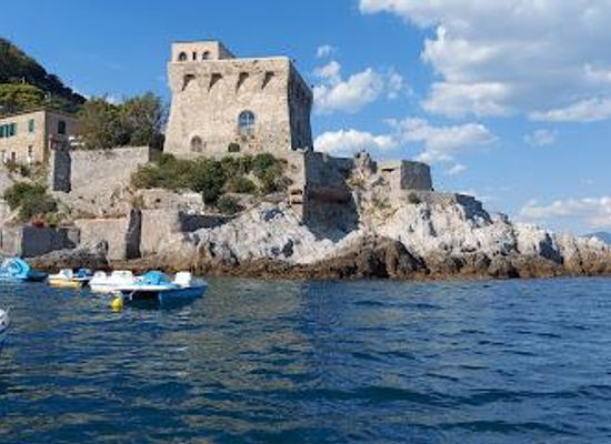 italy/campania/attraction/la-torre-cerniola
