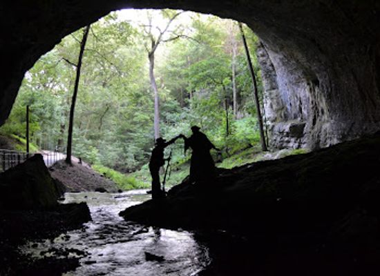 missouri/white-river-basin/attraction/smallin-civil-war-cave