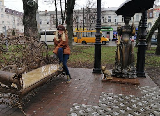 ukraine/sumy-region/attraction/girl-with-umbrella