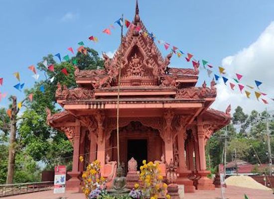 thailand/koh-samui/attraction/wat-ratchathammaram-red-temple