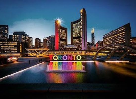 canada/toronto/attraction/nathan-phillips-square
