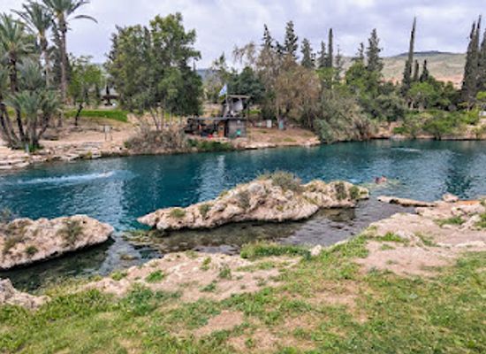israel/jezreel-valley/attraction/gan-hashlosha-national-park